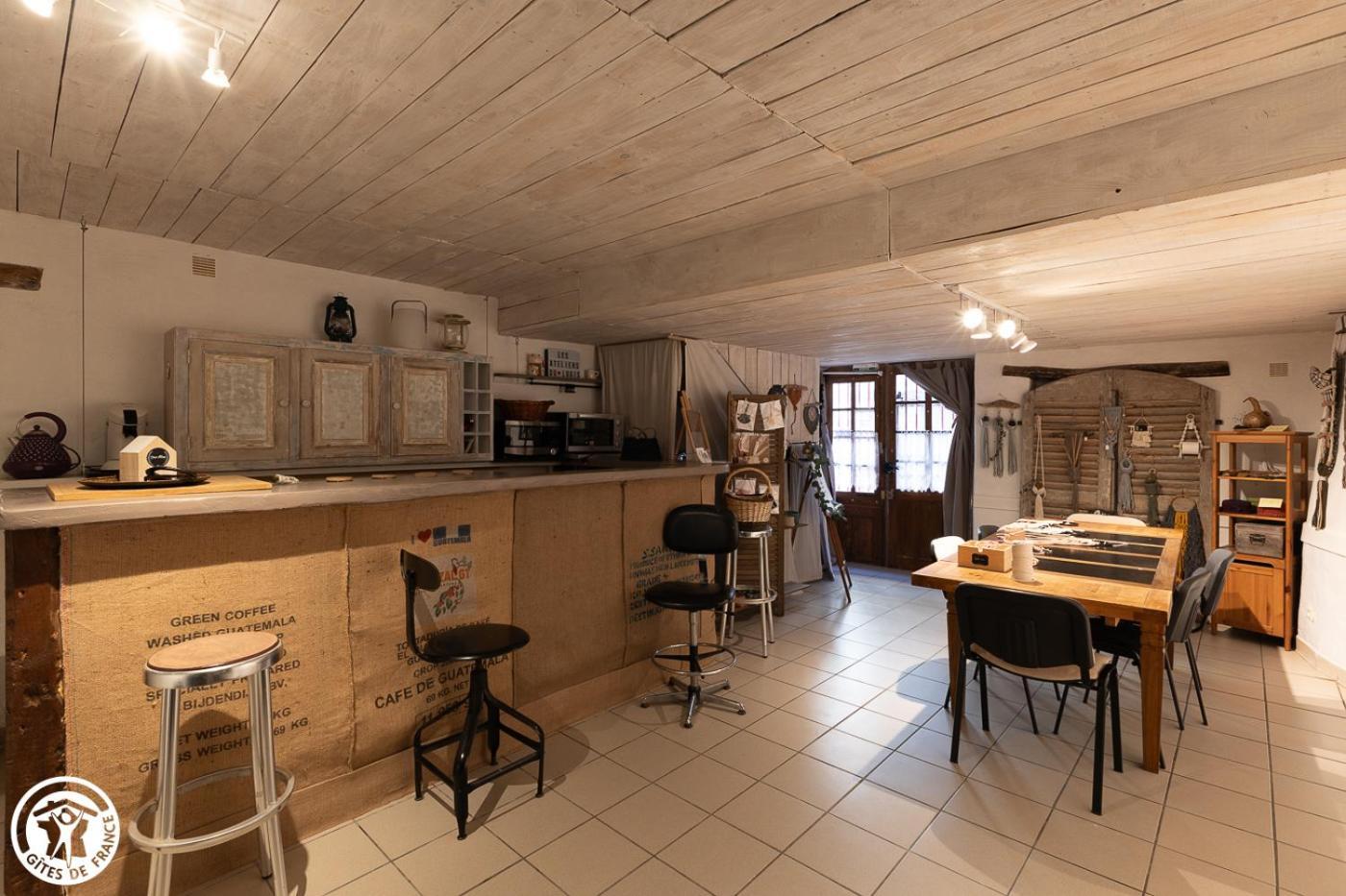 Le Logis D'Hestia Apartment Billom Luaran gambar