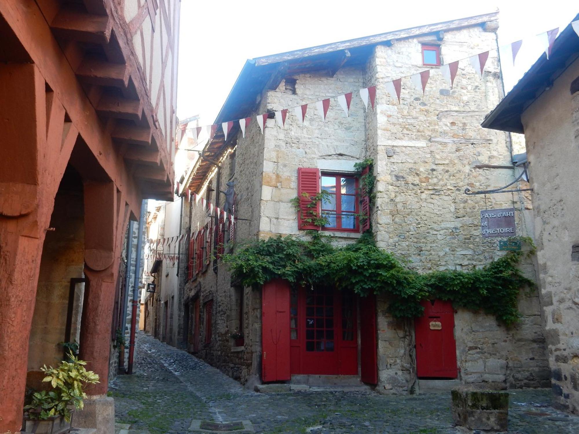 Le Logis D'Hestia Apartment Billom Luaran gambar
