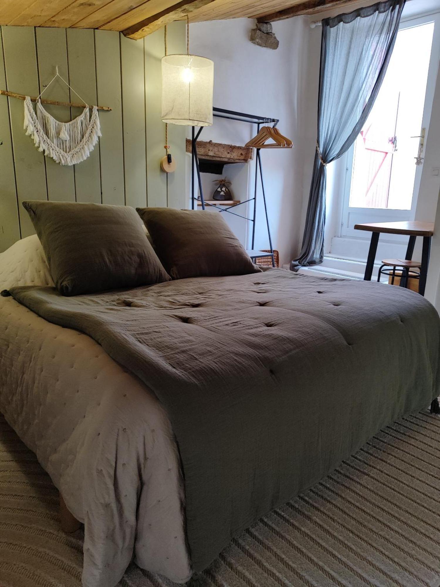 Le Logis D'Hestia Apartment Billom Luaran gambar